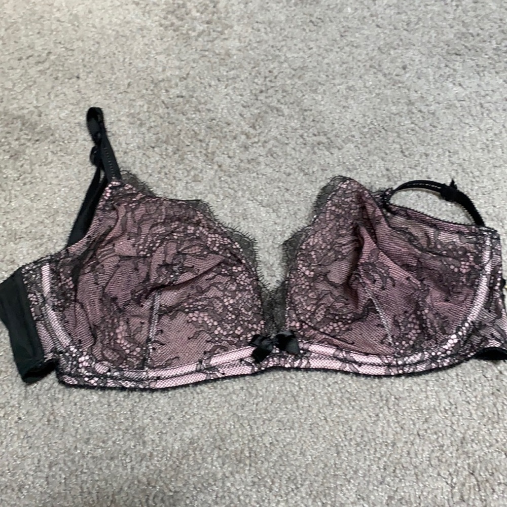 LIKE NEW Very Sexy Unlined Plunge Bra - 34 DD